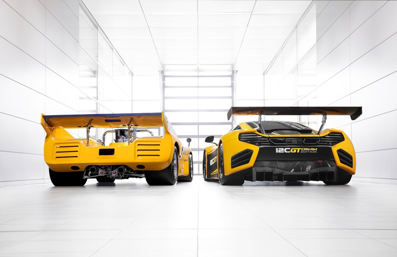 3D Ковер «Светлый гараж с двумя желтыми спорткарами»