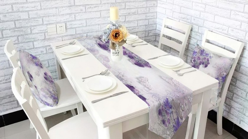 Дорожка на стол с рисунком «Ювелирные фиолетовые цветы» вид 3