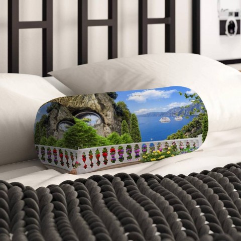 Интерьерная круглая подушка «Античный балкон с видом на парусники в заливе» вид 2