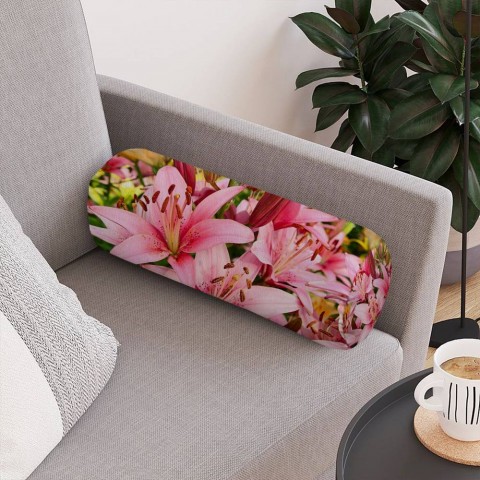Тканевая подушка для дивана «Нежно-розовые лилии» вид 4