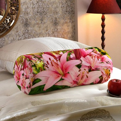 Тканевая подушка для дивана «Нежно-розовые лилии» вид 5