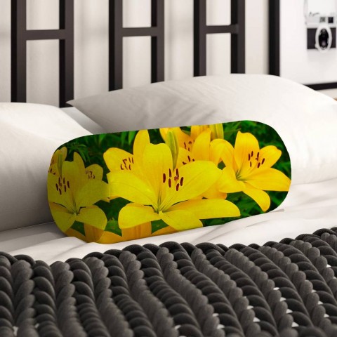 Декоративная подушка для дивана «Яркие желтые лилии » вид 2
