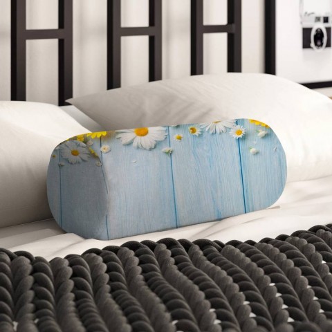 Интерьерная подушка для дивана «Ромашки на голубых досках» вид 2
