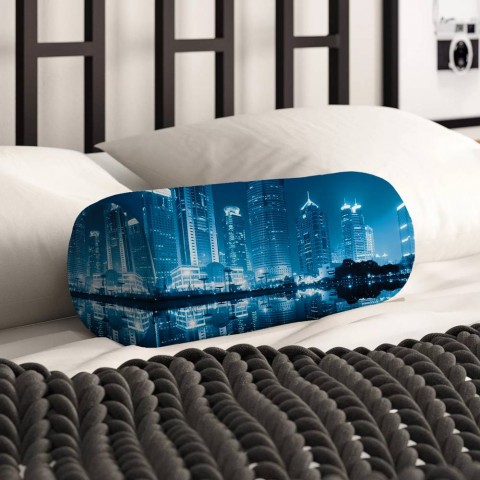 Интерьерная подушка «Неоновые огни ночного города» вид 2