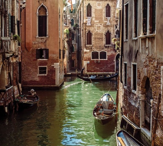 Интерьерная подушка колбаска «Канал в Венеции» вид 3