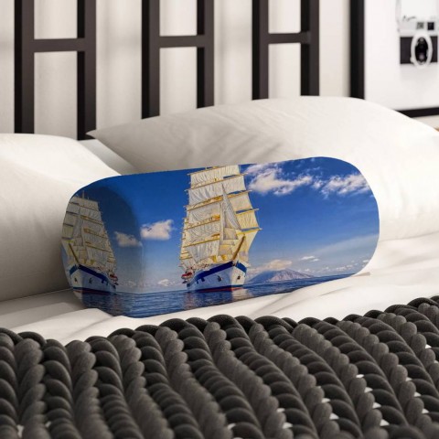 Декоративная подушка для дивана «Корабль в море» вид 2