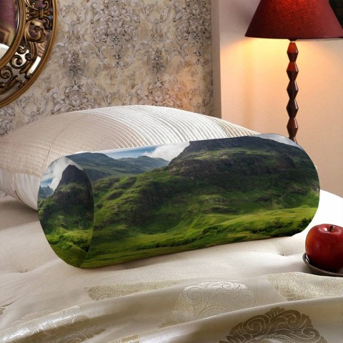 Интерьерная подушка колбаска «Зеленая гора» вид 5