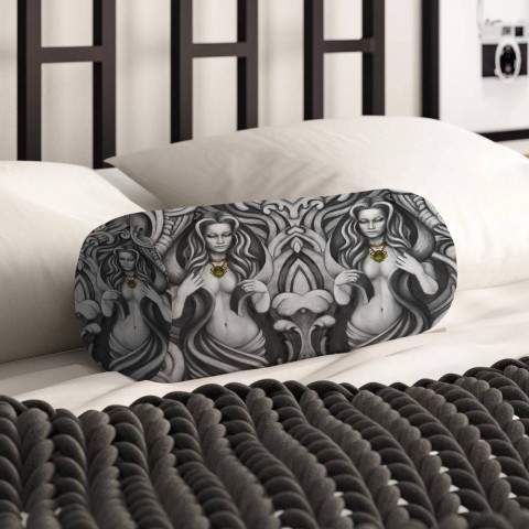 Интерьерная подушка для дивана «Роковые колдуньи» вид 2