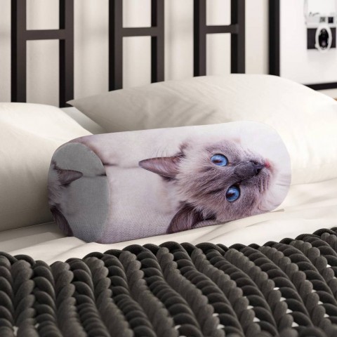 Тканевая подушка-валик «Голубоглазая кошка» вид 2