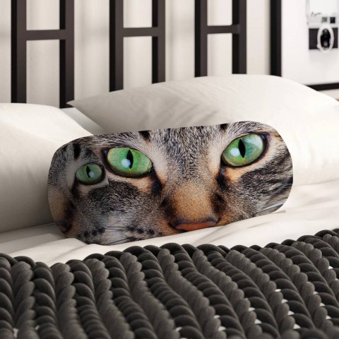 Интерьерная подушка для дивана «Кошачий взгляд» вид 2