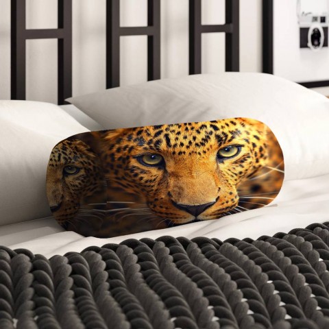 Тканевая подушка для дивана «Леопард портрет» вид 2