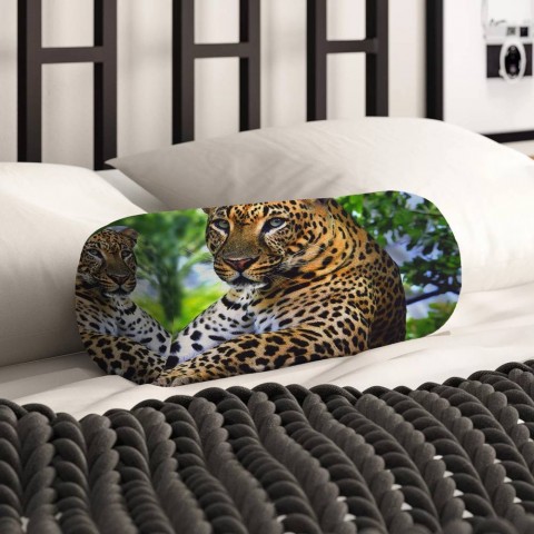 Тканевая подушка валик «Отдыхающий леопард» вид 2