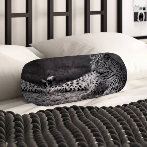 Тканевая подушка для дивана «Черно белый леопард» вид 2