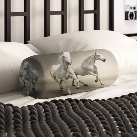 Тканевая вытянутая подушка «Белые лошади на сером фоне» вид 2