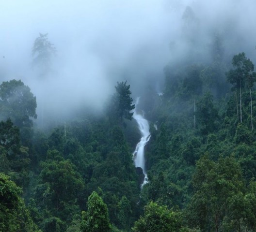 3D Подушка «Водопад в туманном лесу» вид 2