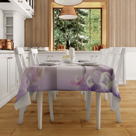 Текстильная скатерть на обеденный стол «Сиреневые цветы с бабочками» вид 2