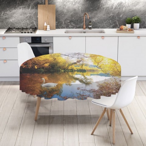 Полотняная скатерть на кухню «Лебедь в осеннем озере» вид 4