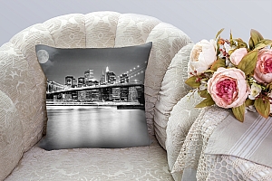 3D Подушка «Черно-белая инсталляция с полной луной над Бруклинским мостом»  вид 4