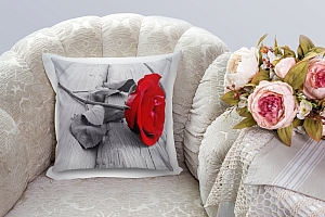 3D Подушка «Черно белое фото с красной розой» вид 2